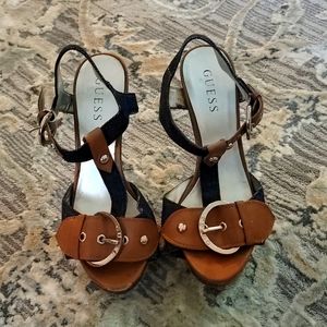 Adorable Buckel Guess Heels